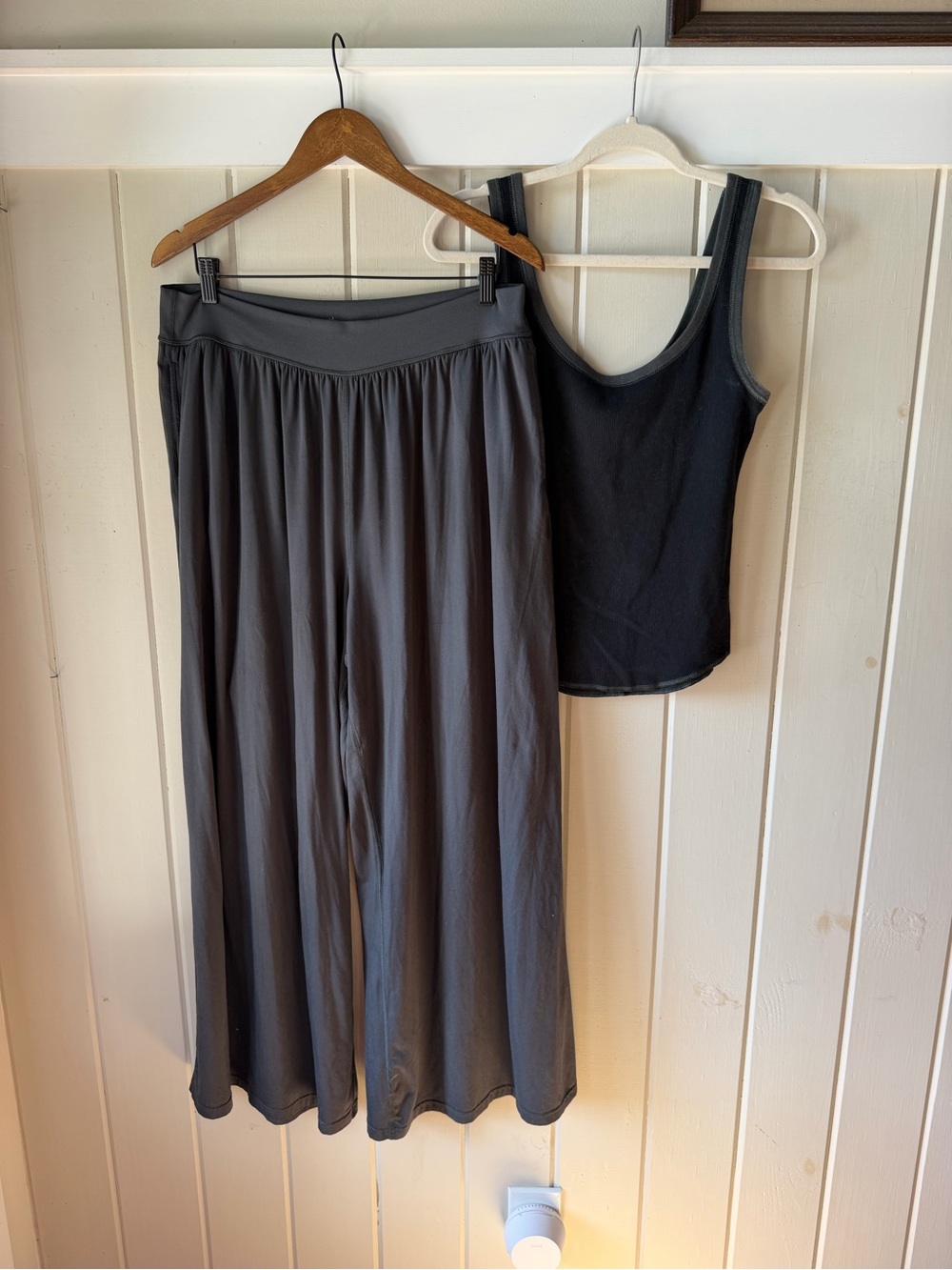 aerie Dark Grey Wide Flowy Leg Pants & Black & Grey Tank, Size L/XL (see notes)
